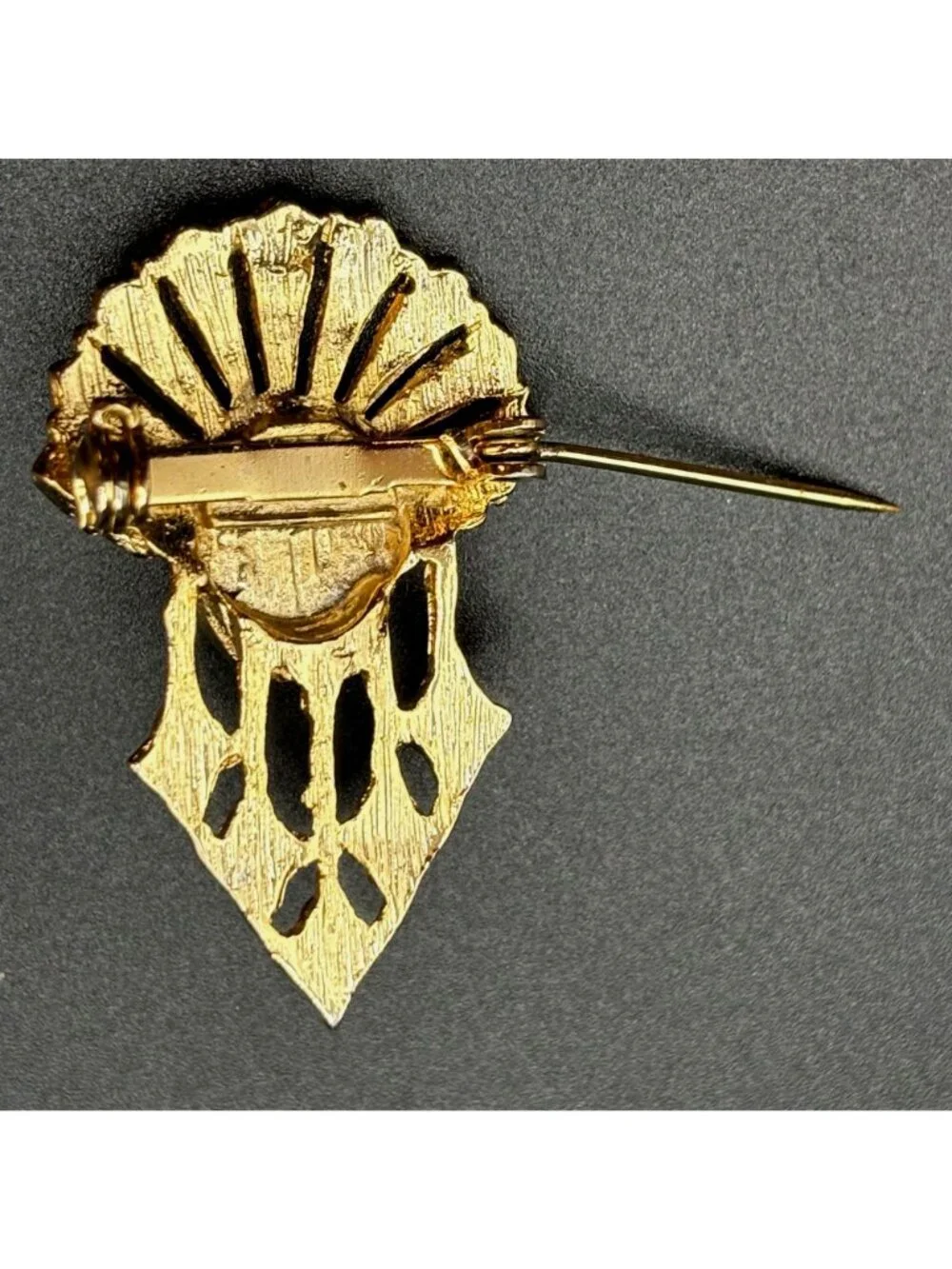 Vintage Art Deco Brooch specifications era
