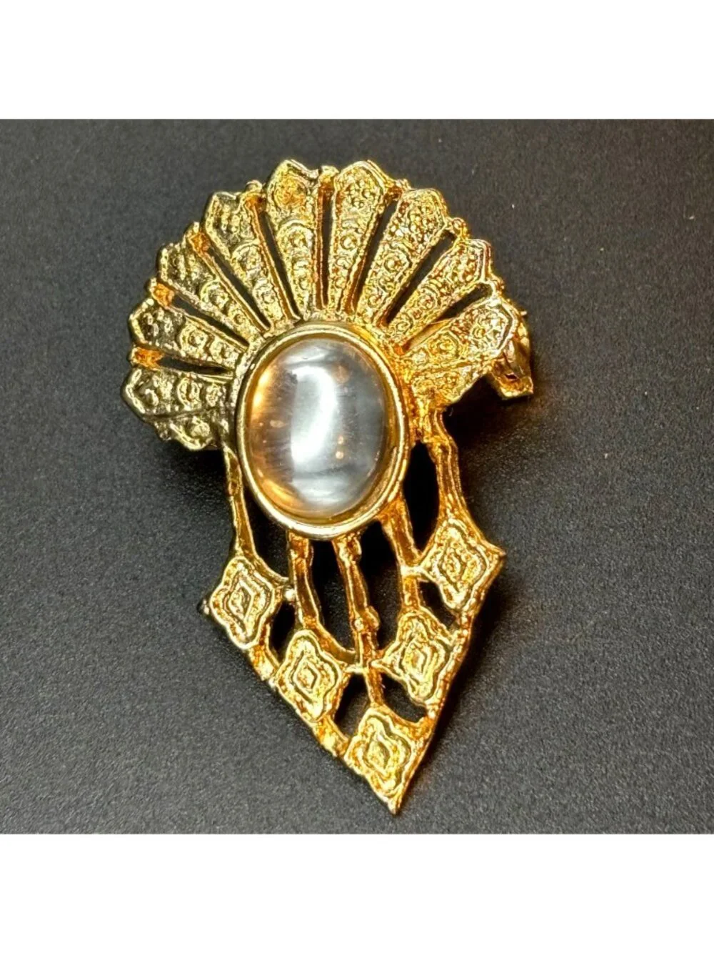 Vintage Art Deco Brooch specifications era