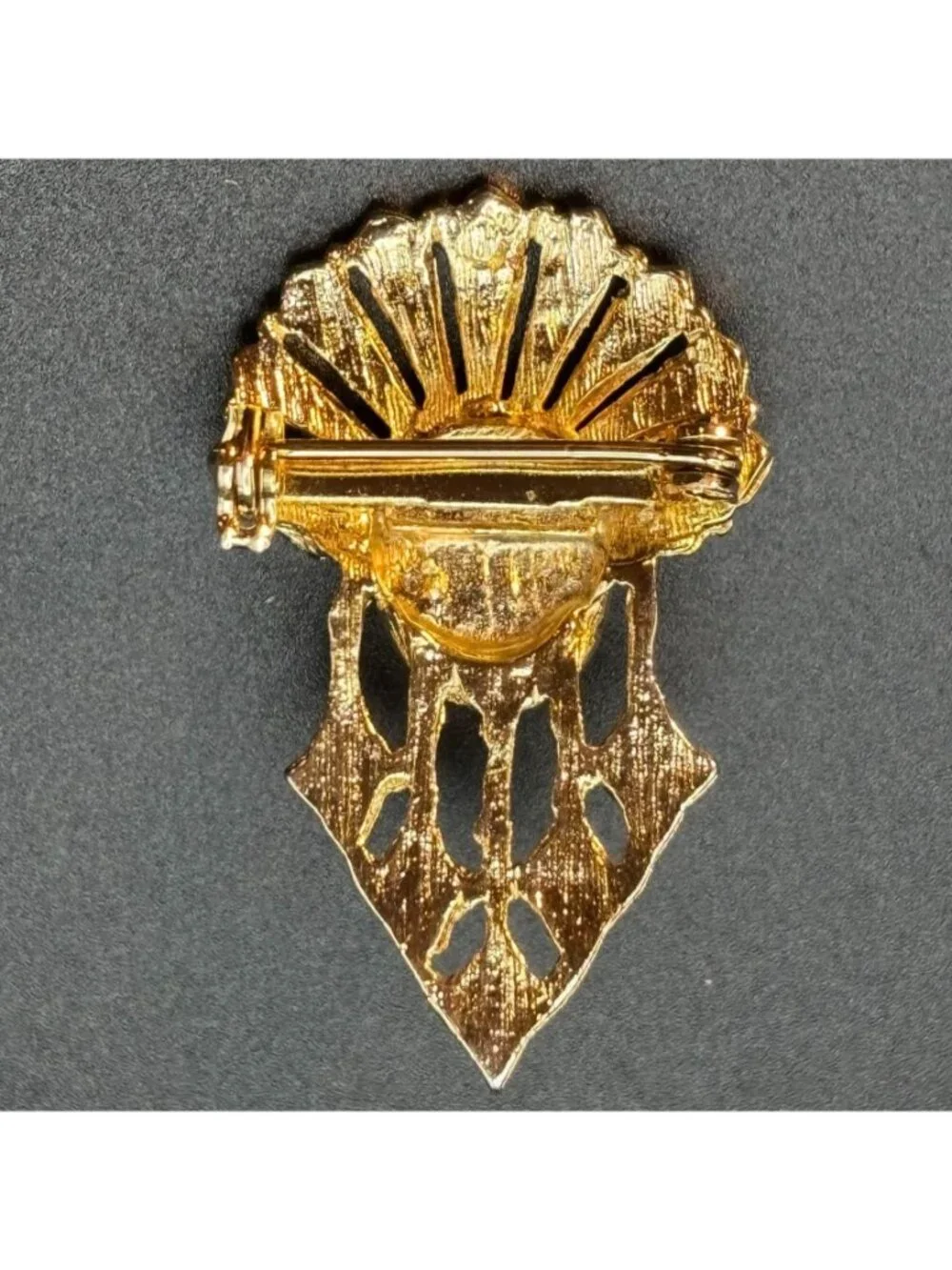 Vintage Art Deco Brooch specifications era