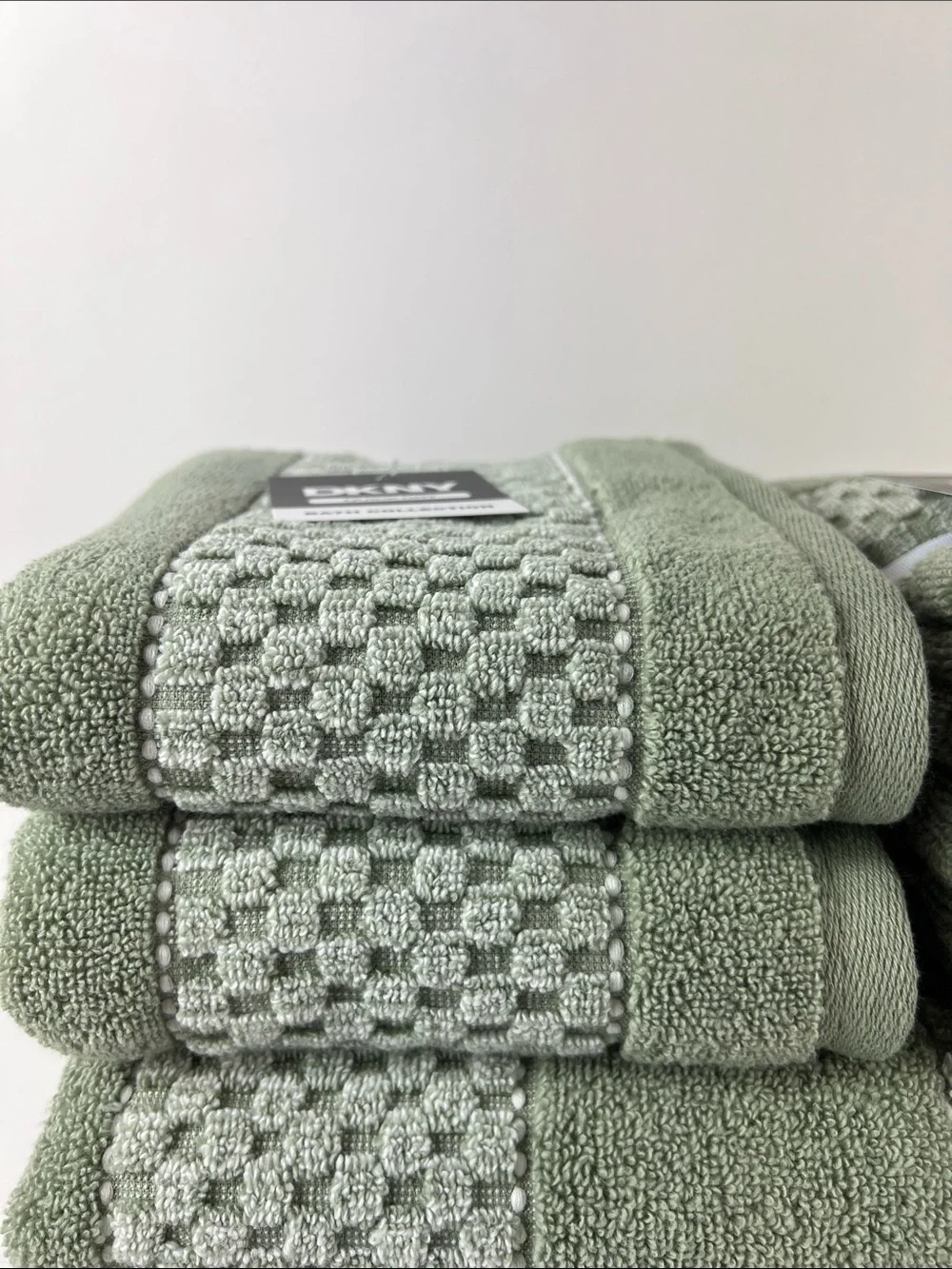 DKNY Bath Towel Set Sage Green White Plush Cotton Zero Twist Set of 8 NEW