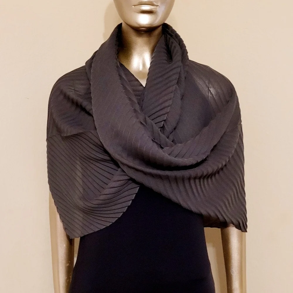 Unbranded set scarves