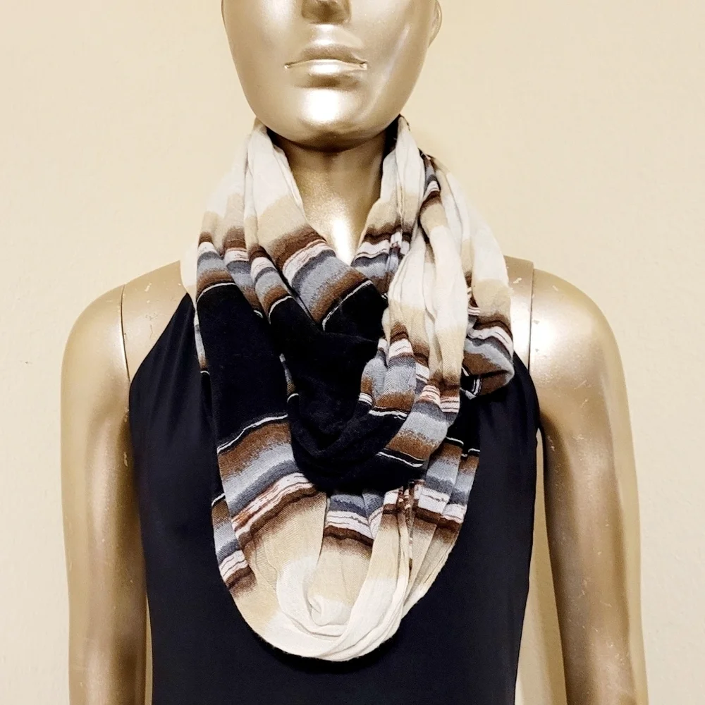 Unbranded set scarves