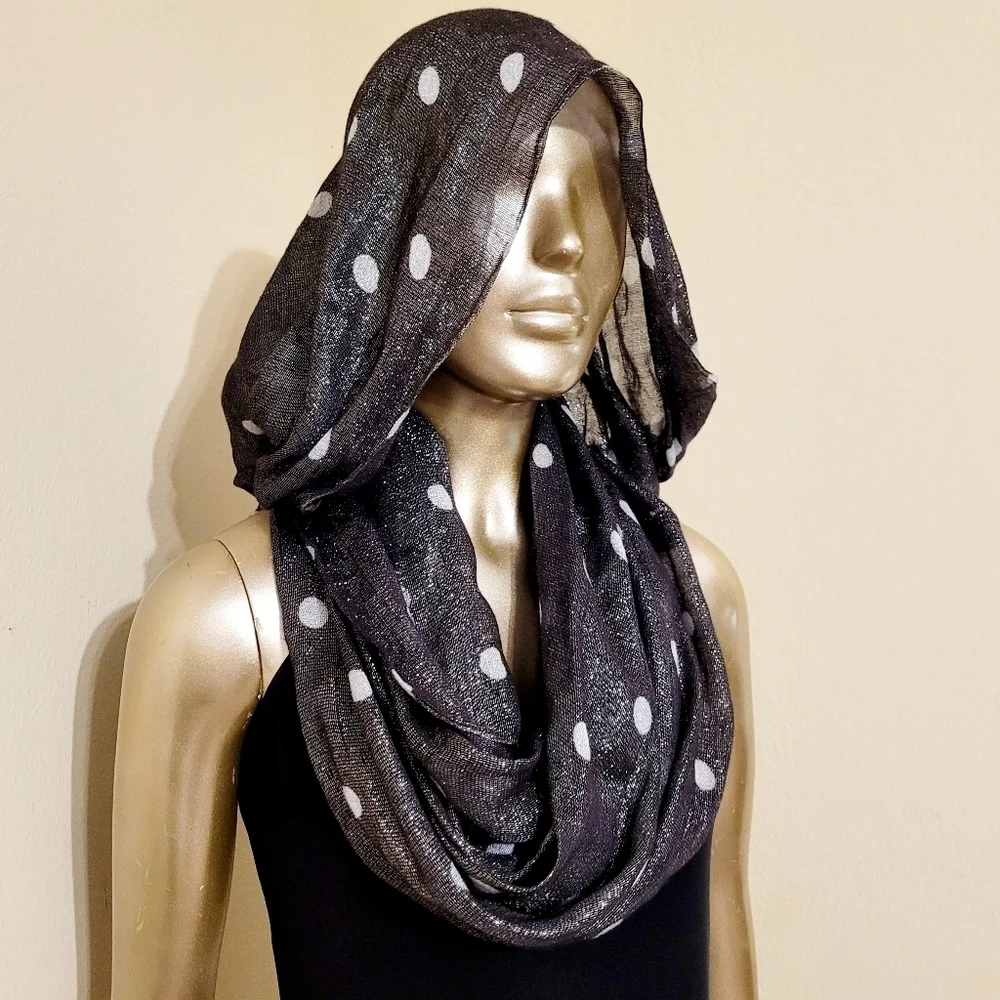 Unbranded set scarves
