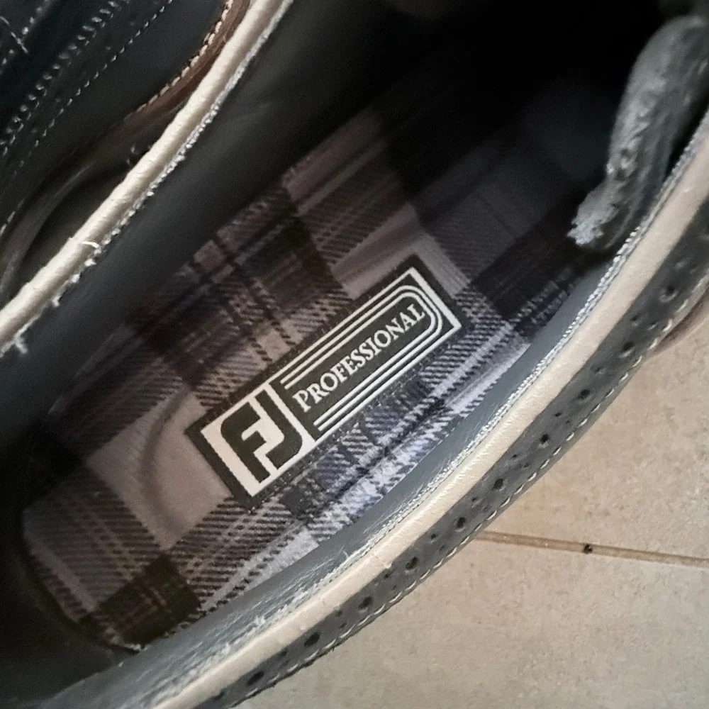 FootJoy professional wingtip
