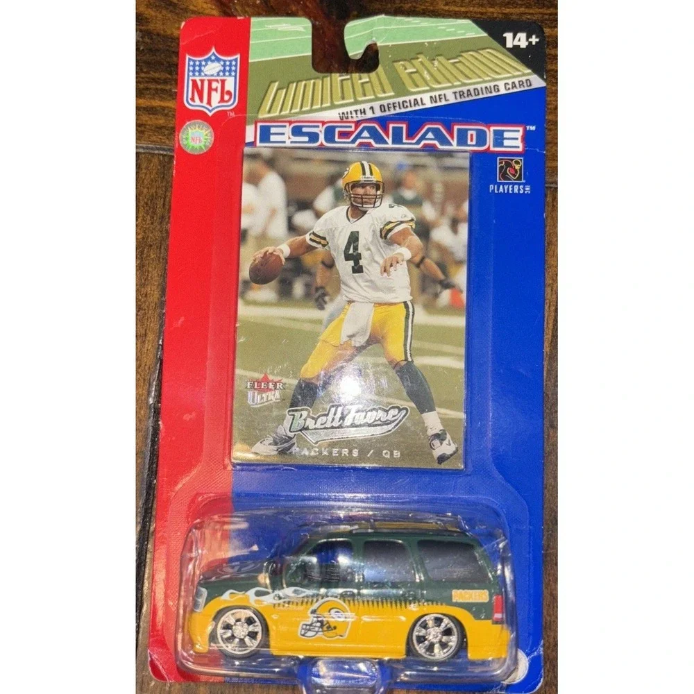 Fleer 2005 NFL Green Bay Packers Escalade Die-Cast‎ & Brett Favre Trading Card