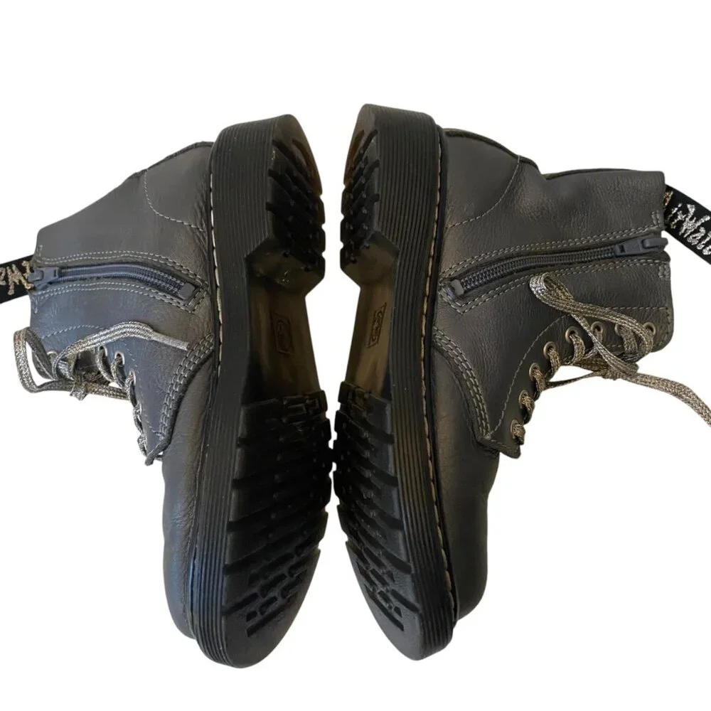 Dr. Martens scuffs top