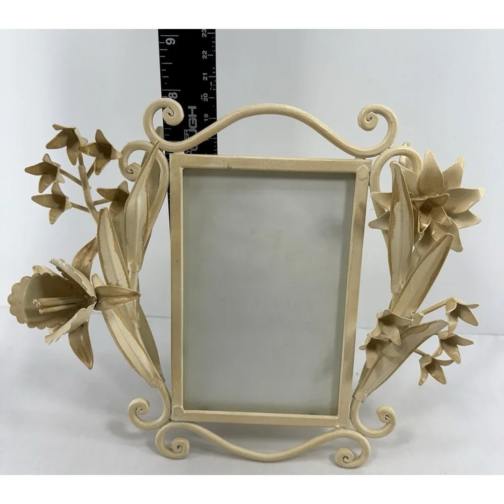 Vintage Metal Floral Picture Frame 3D Sculptural‎ Holds 4x6 Photo Tabletop EUC