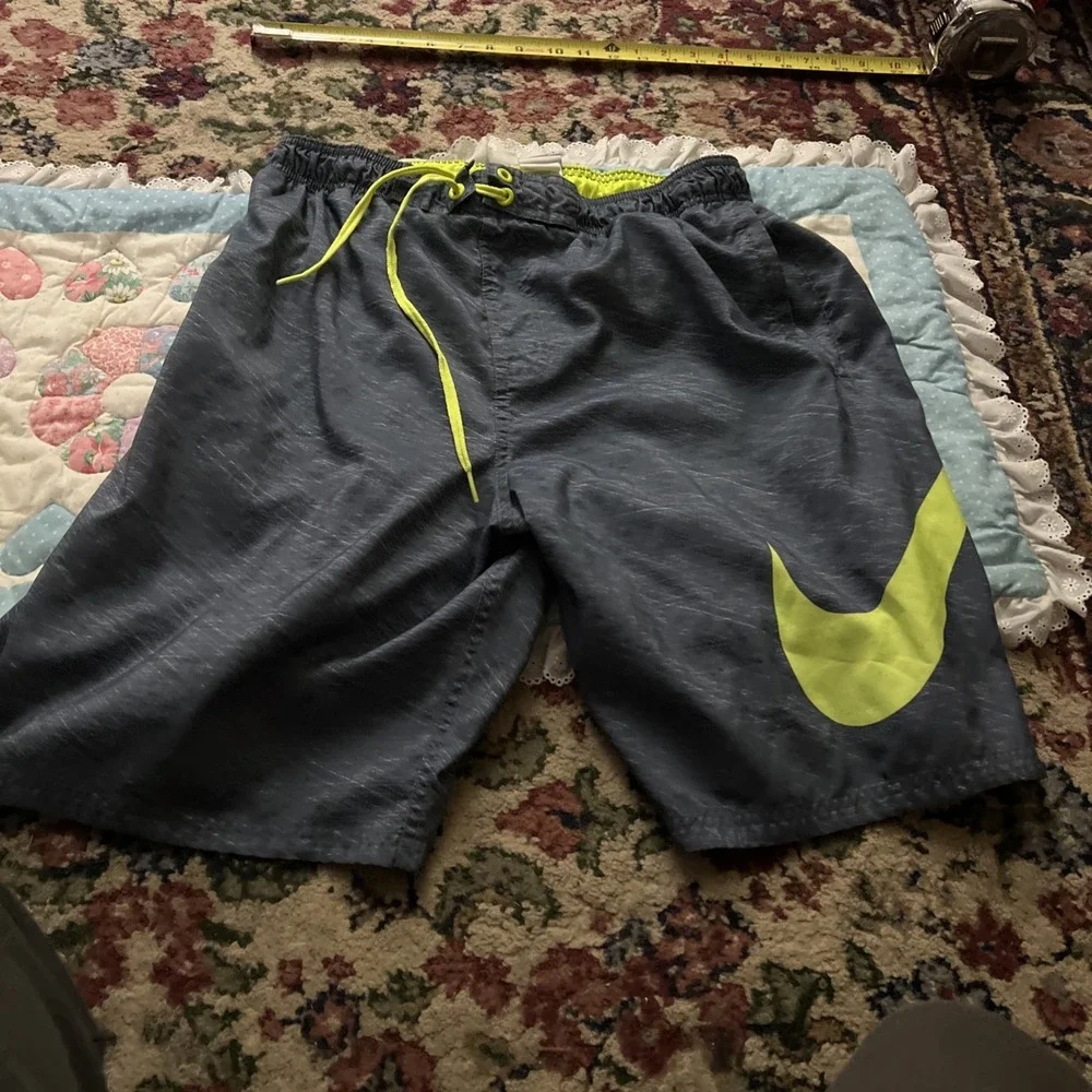 Nike Board Shorts Mens L Green Swim Trunks Logo Swoosh Lined Tie NESS5317 Pocket