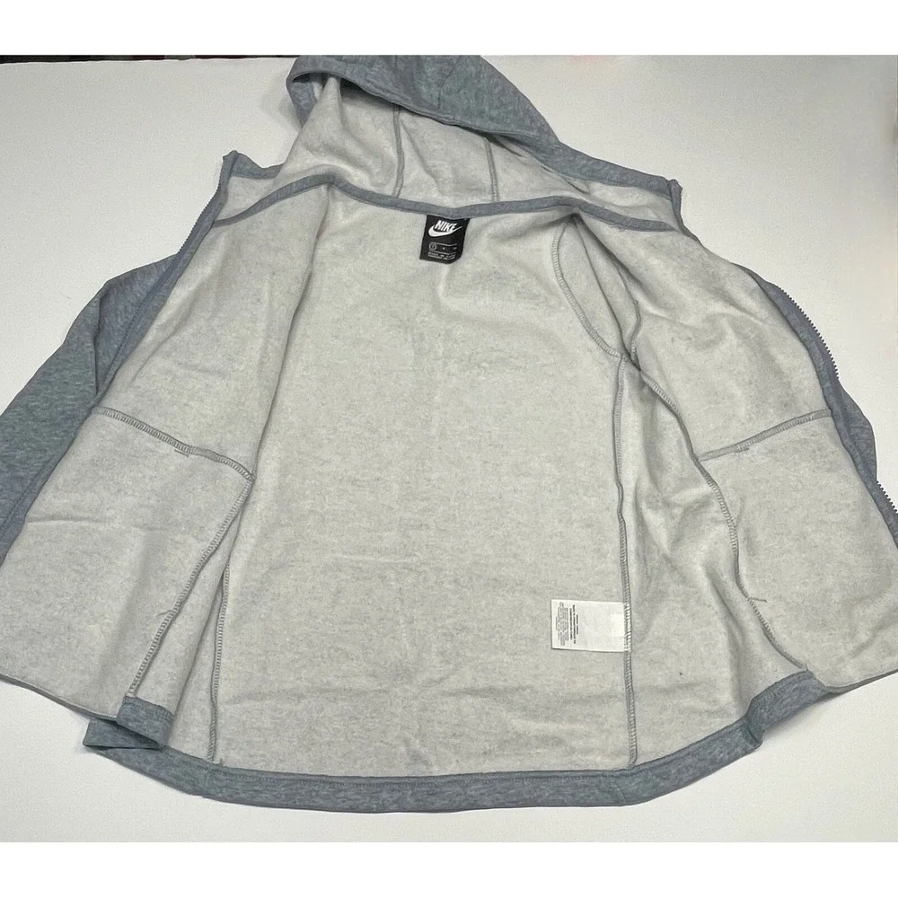 Nike tags sportswear