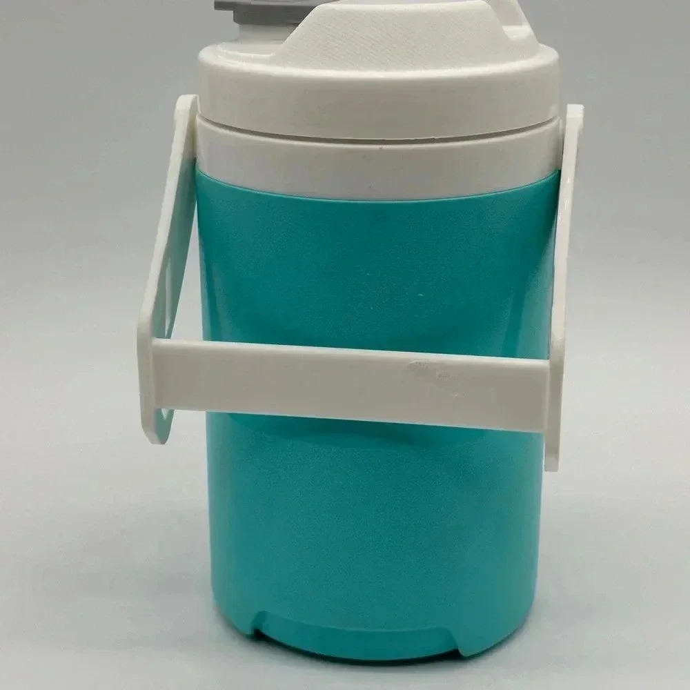 Igloo 1/2 Gallon Laguna Sport Beverage Jug with Hooks -‎ Light Blue