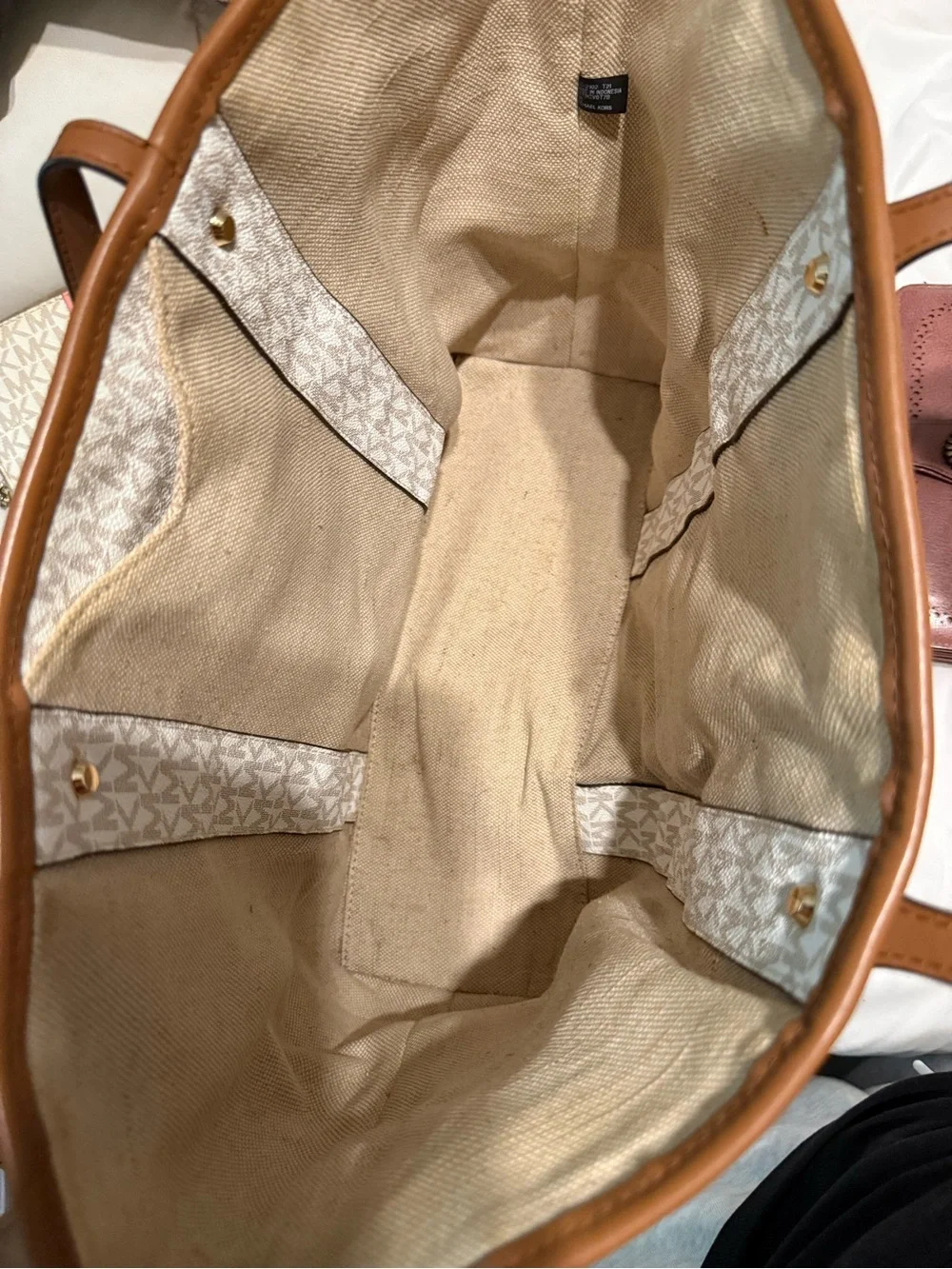 Michael Kors mk signature