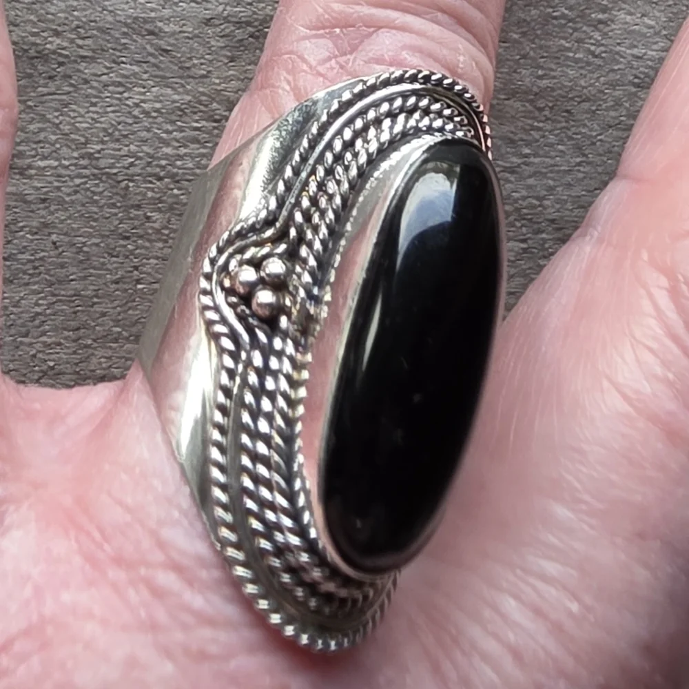 Artisan pretty silver ring