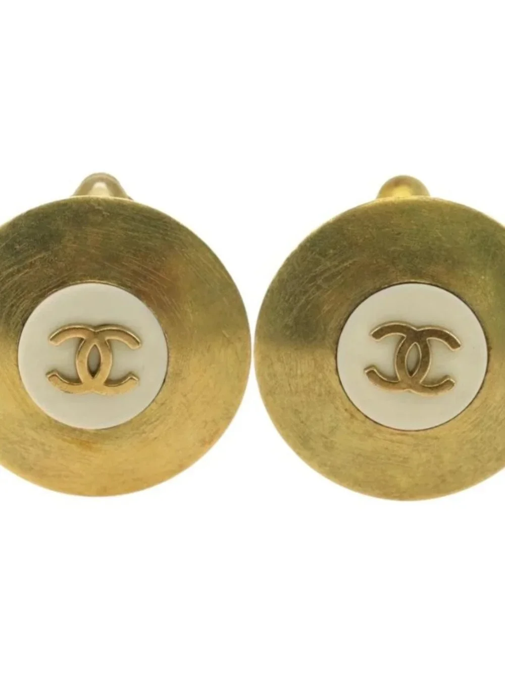 CHANEL brand	chanel color	gold