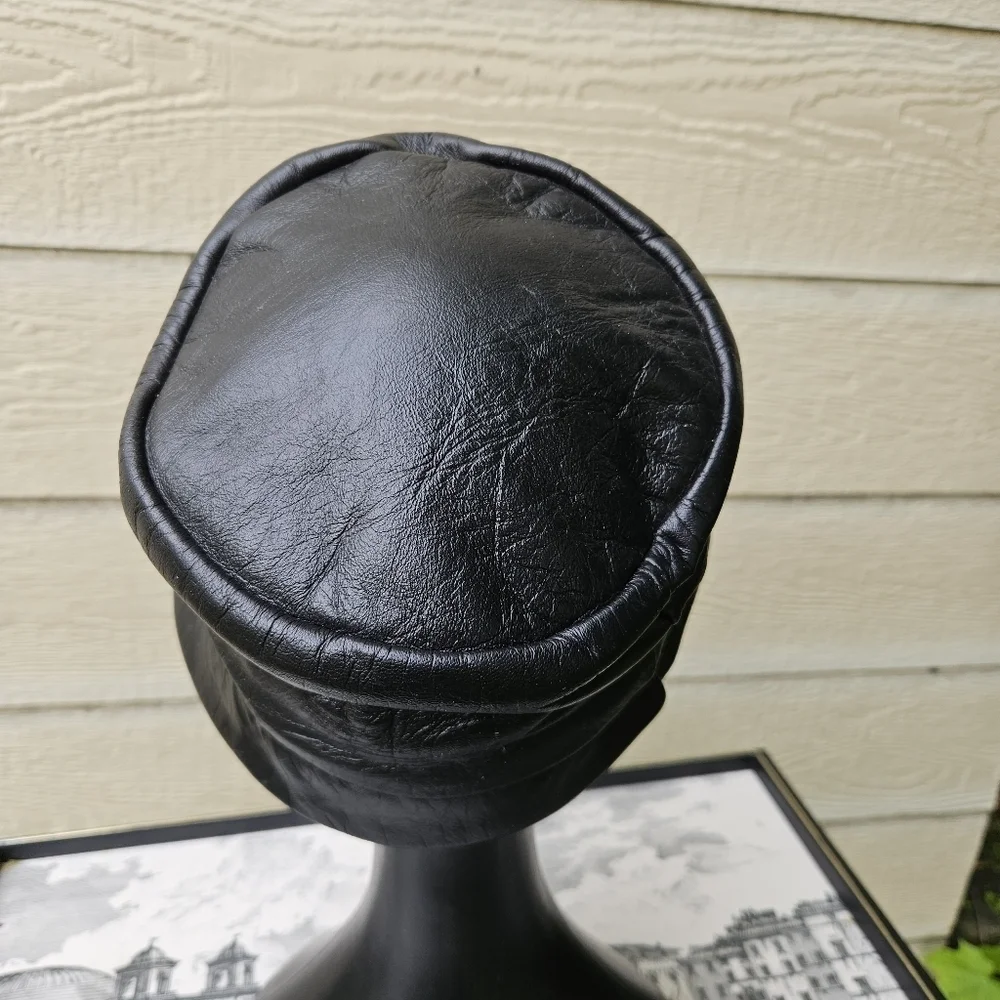 Evelyn Varon black cloche