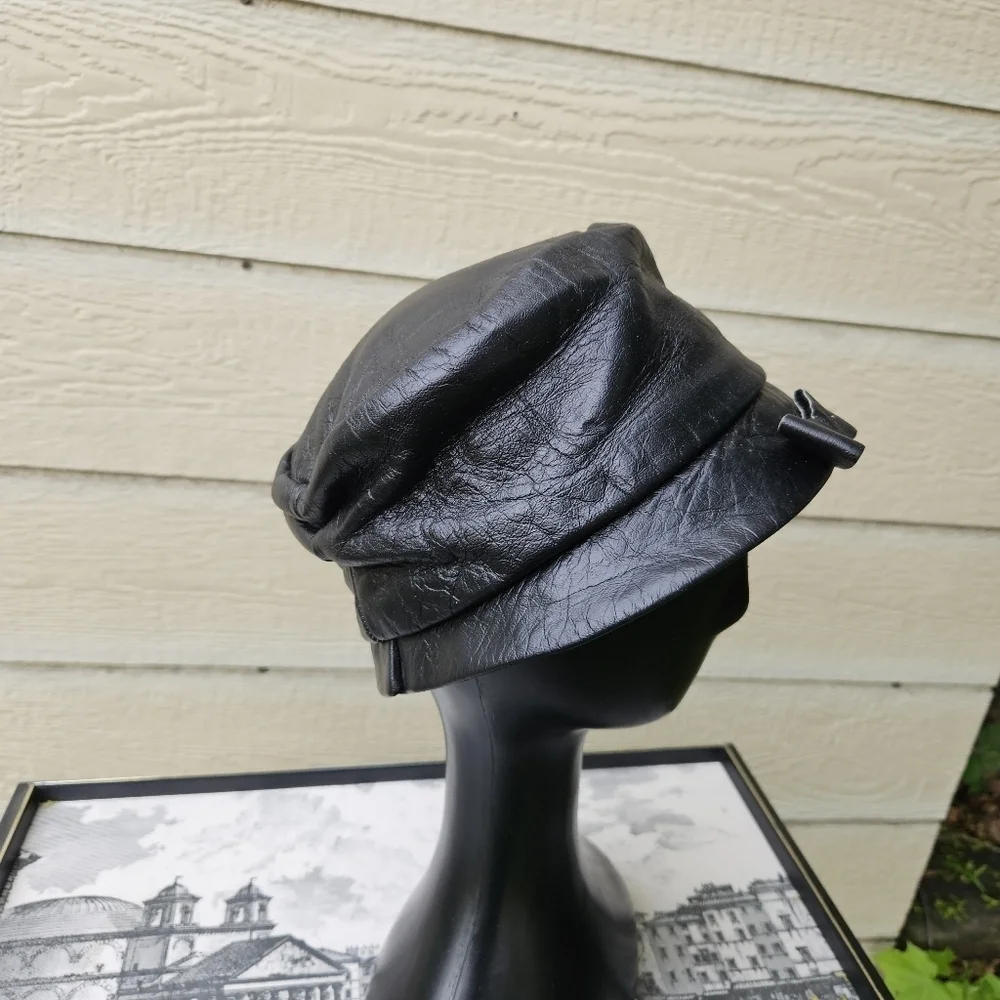 Evelyn Varon black cloche