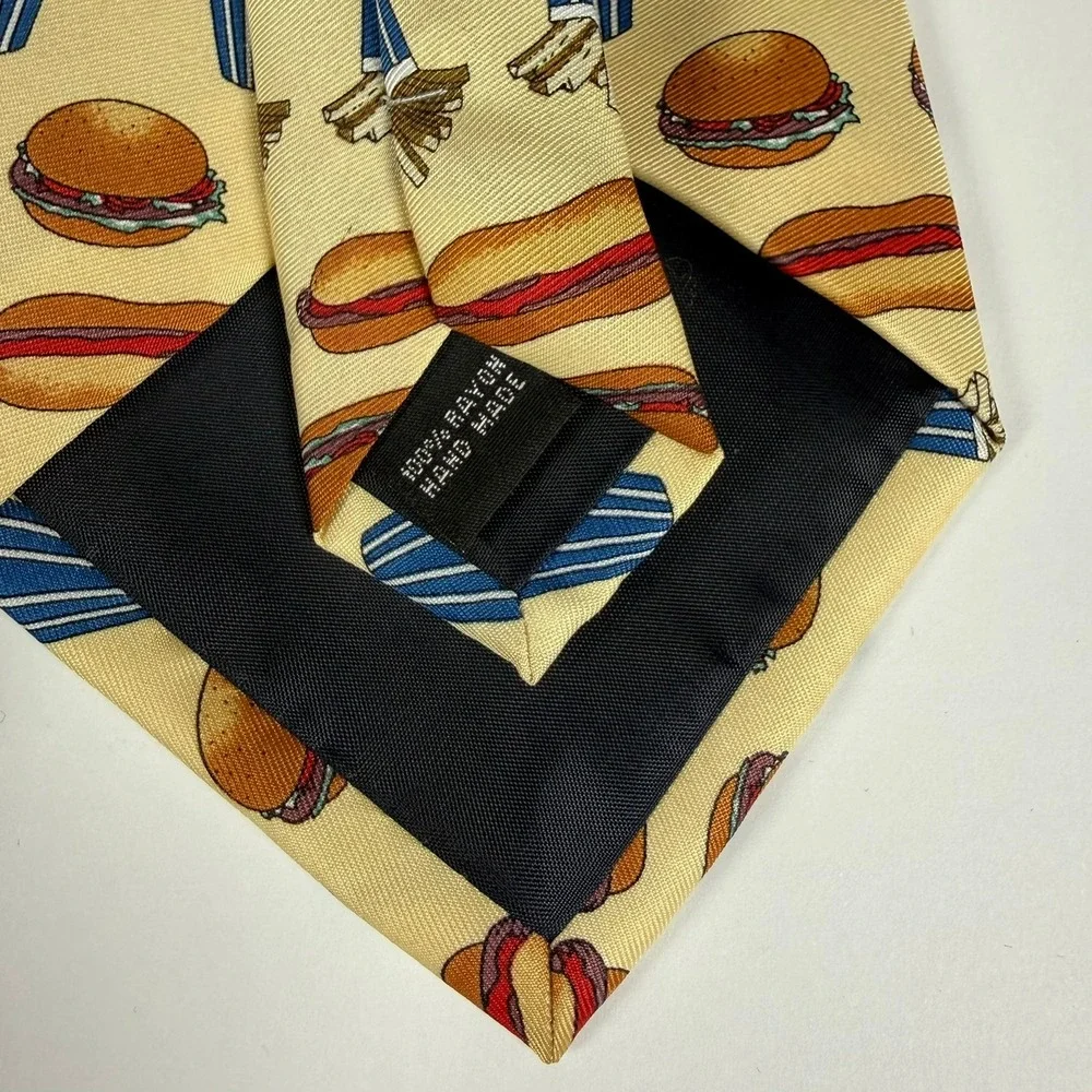 Utopia novelty necktie