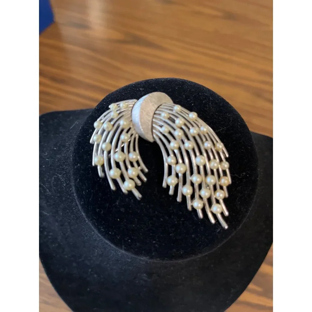 Crown Trifari vintage signed