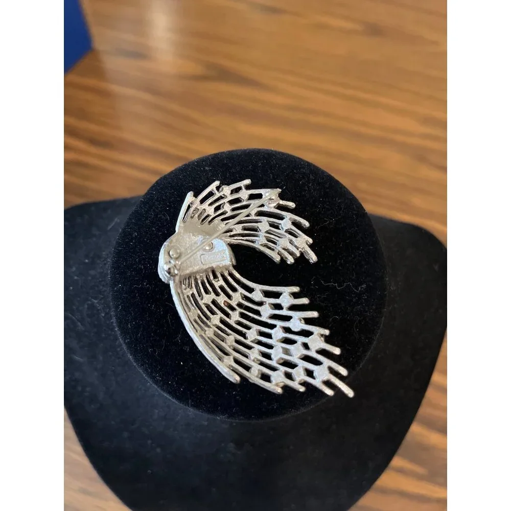 Crown Trifari vintage signed