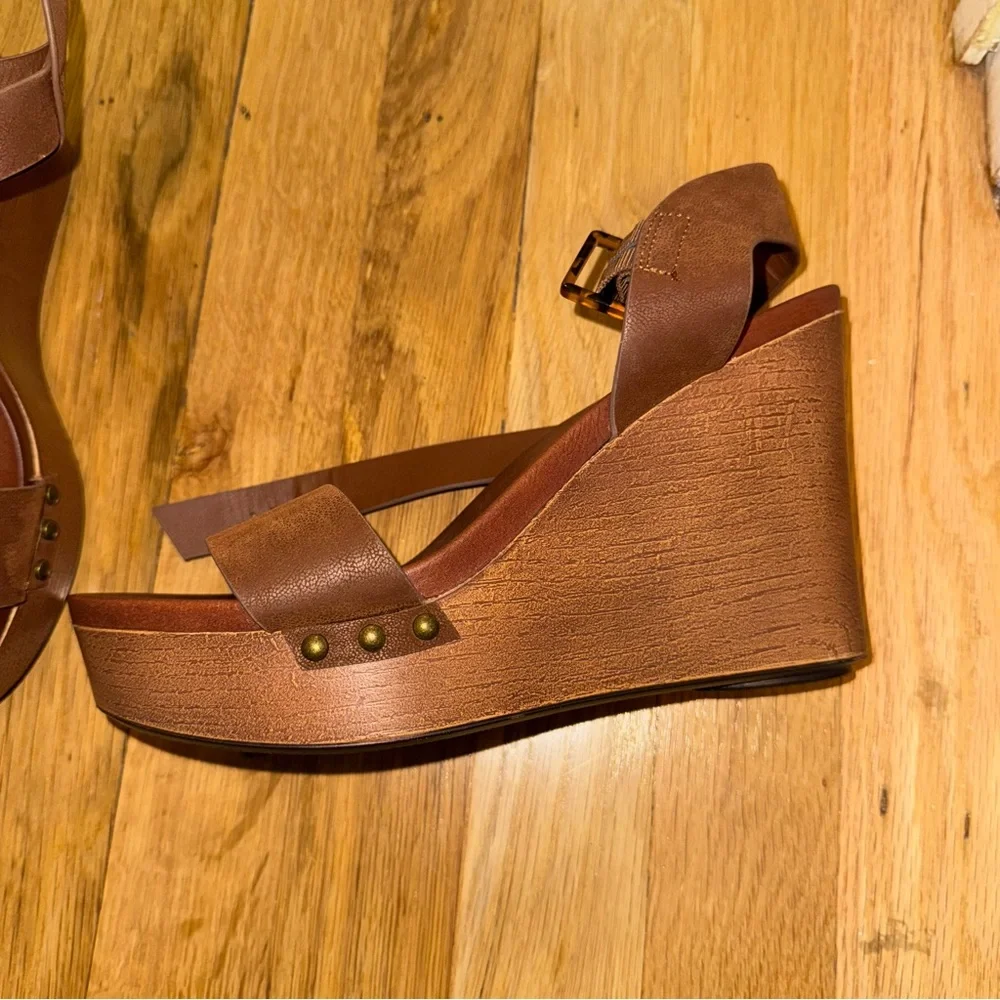 MIA tone stylish cross