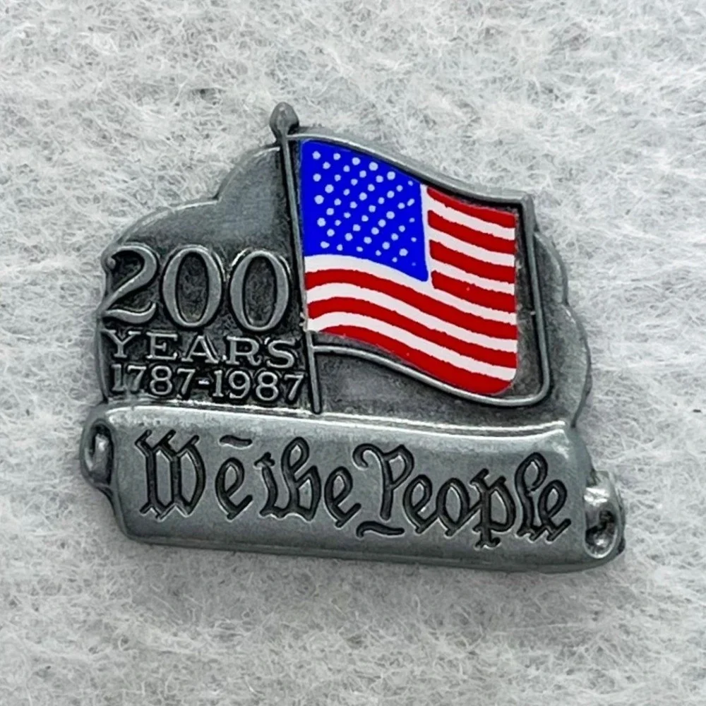 🔮 5/$25‎ Vintage American Flag 1787-1987 200 Years We The People Pin