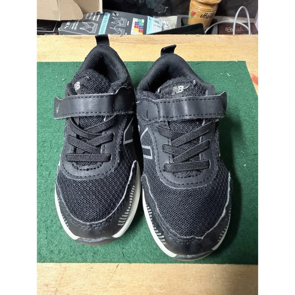 New Balance Kids‎ Black Hook Loop Sneakers Toddler Running Shoes Size 7.5