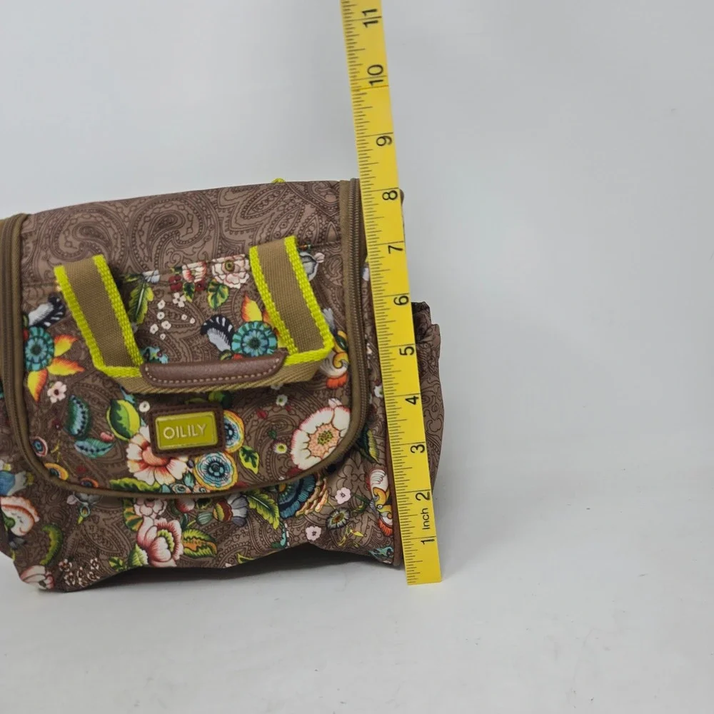 Oilily hanging toiletry