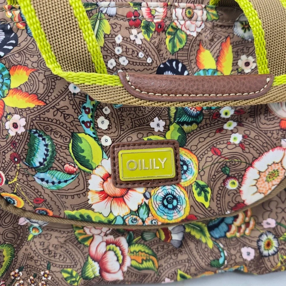 Oilily hanging toiletry