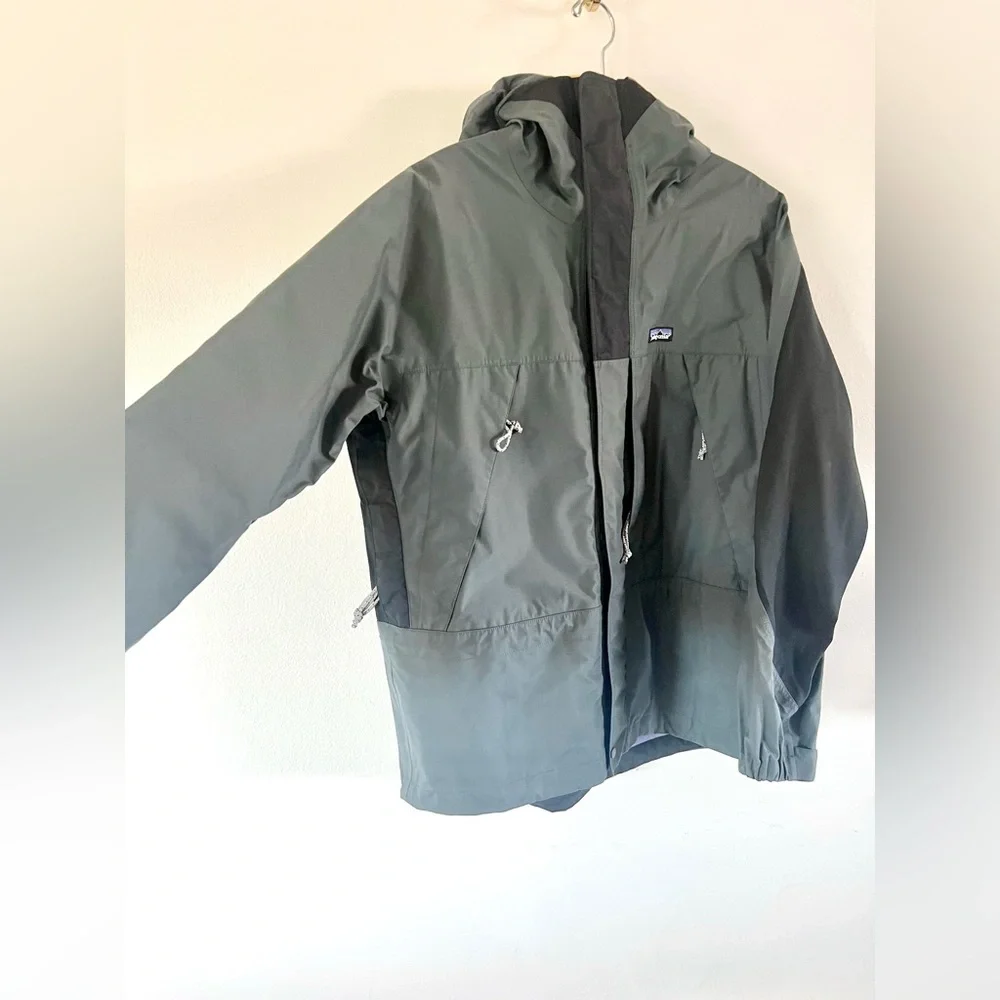 Patagonia waterproof jacket *excellent