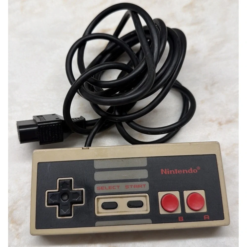 Nintendo 1985 Controller‎ Original NES-0044 Button Layout Propietary Connector