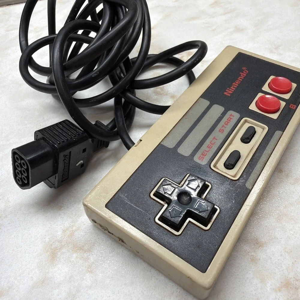 Nintendo 1985 controller