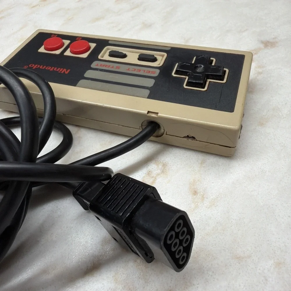Nintendo 1985 controller