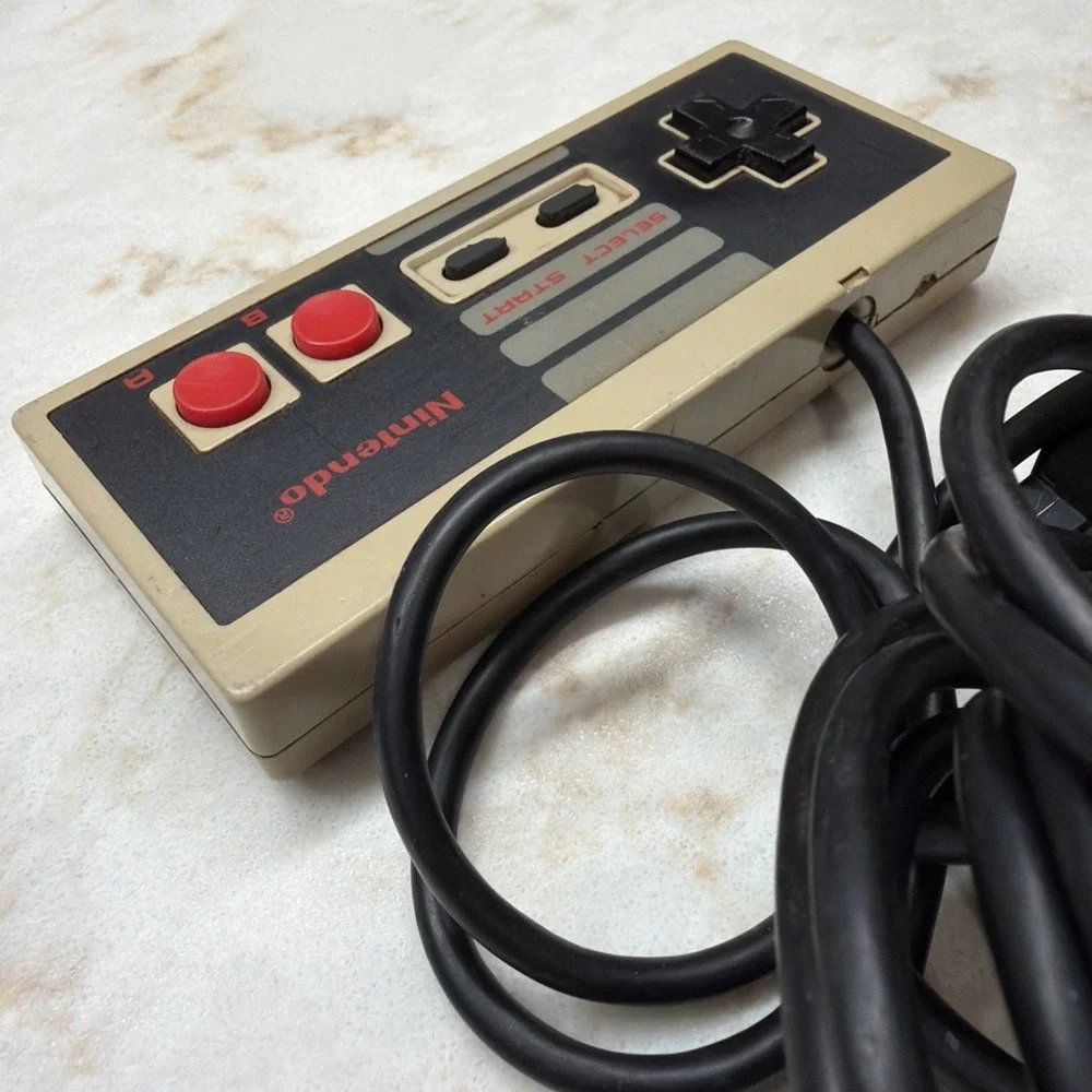 Nintendo 1985 controller