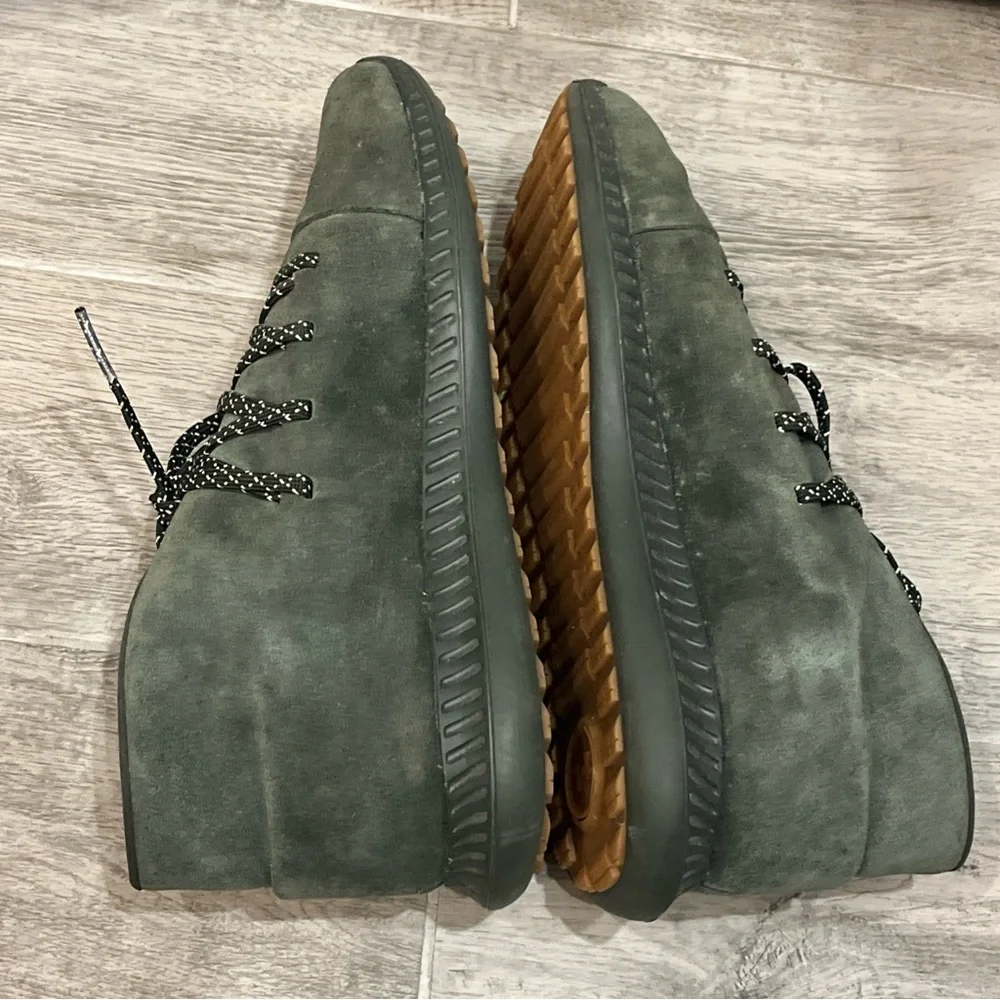 Under Armour olive foliage