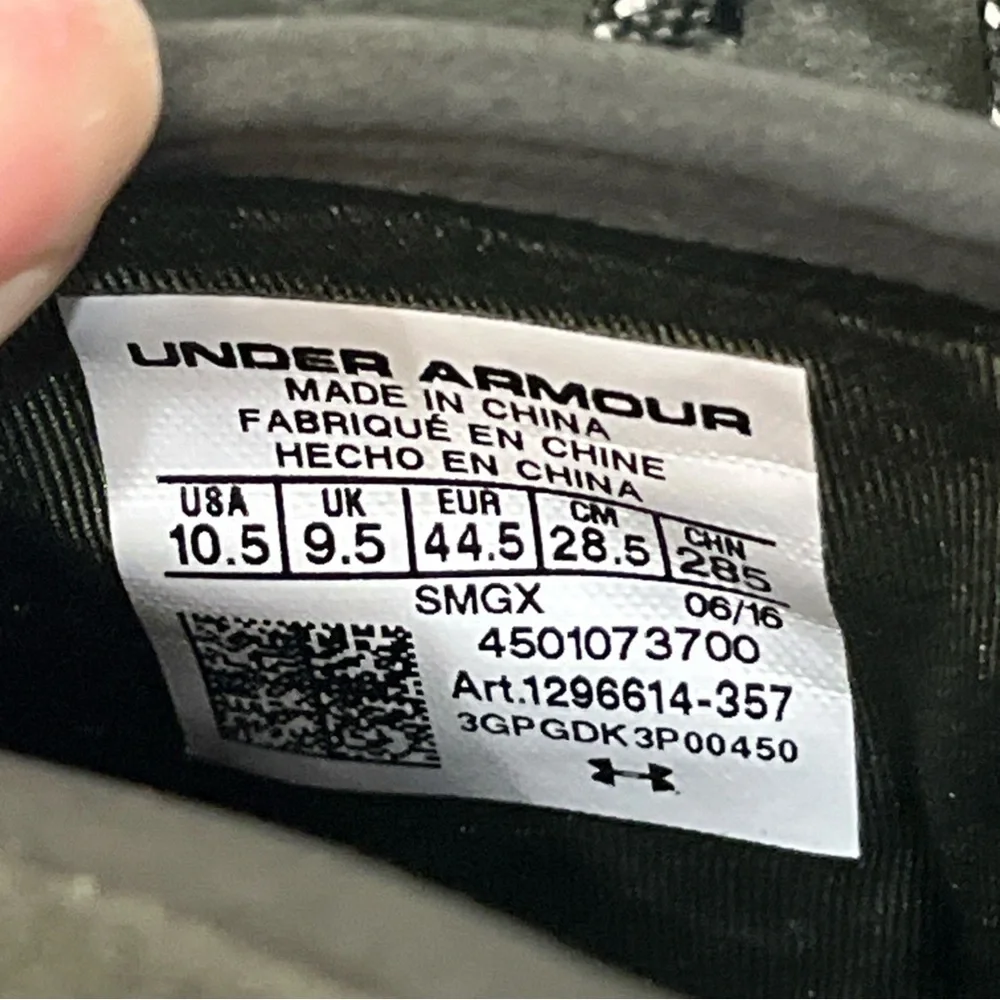 Under Armour chukka comes tongue
