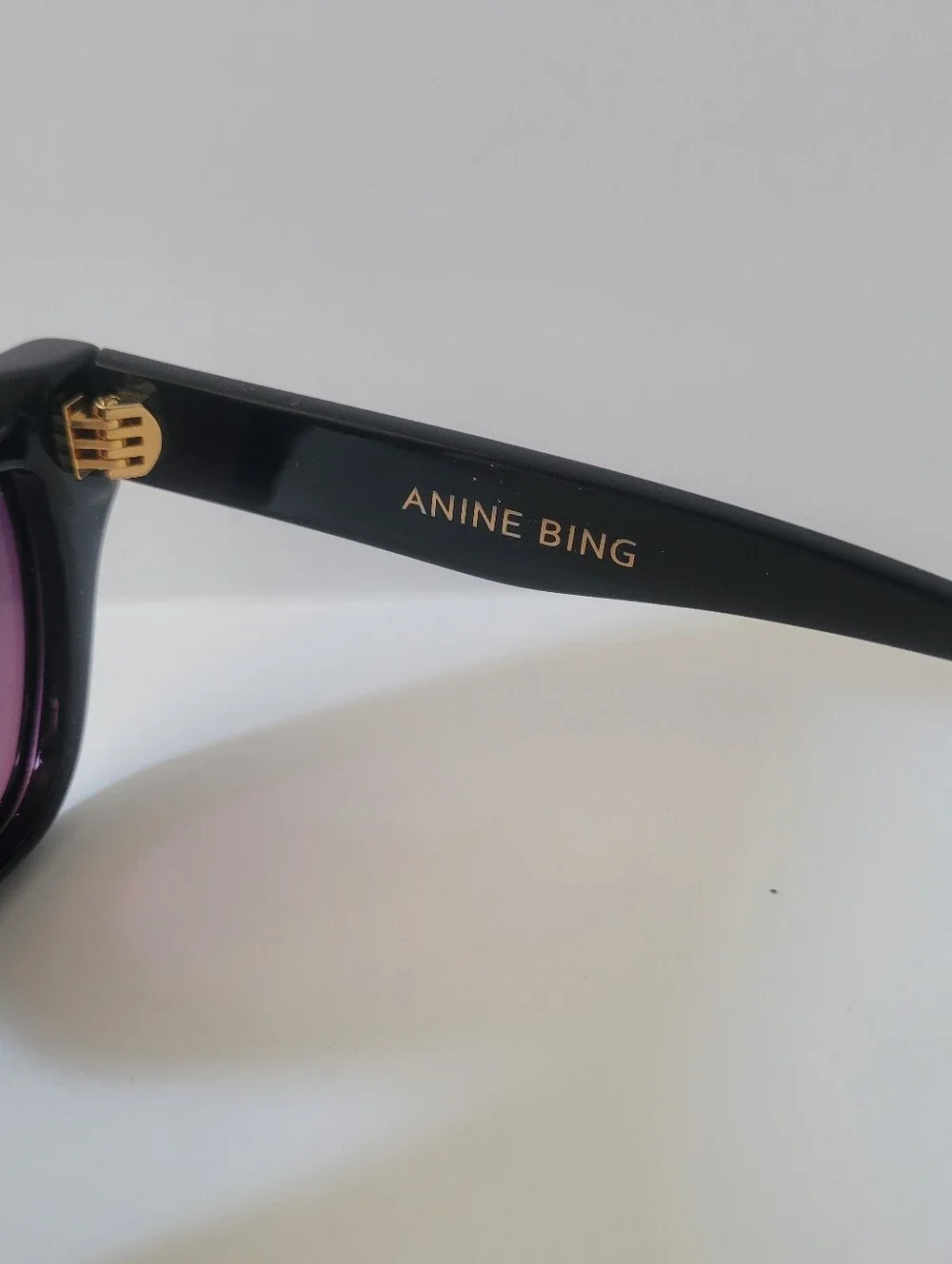 Anine Bing case screwdriver material