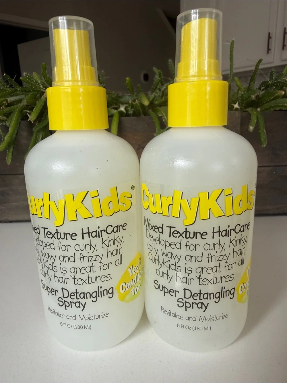 2 Curly kids Super Detangling Spray - Yellow Bottle