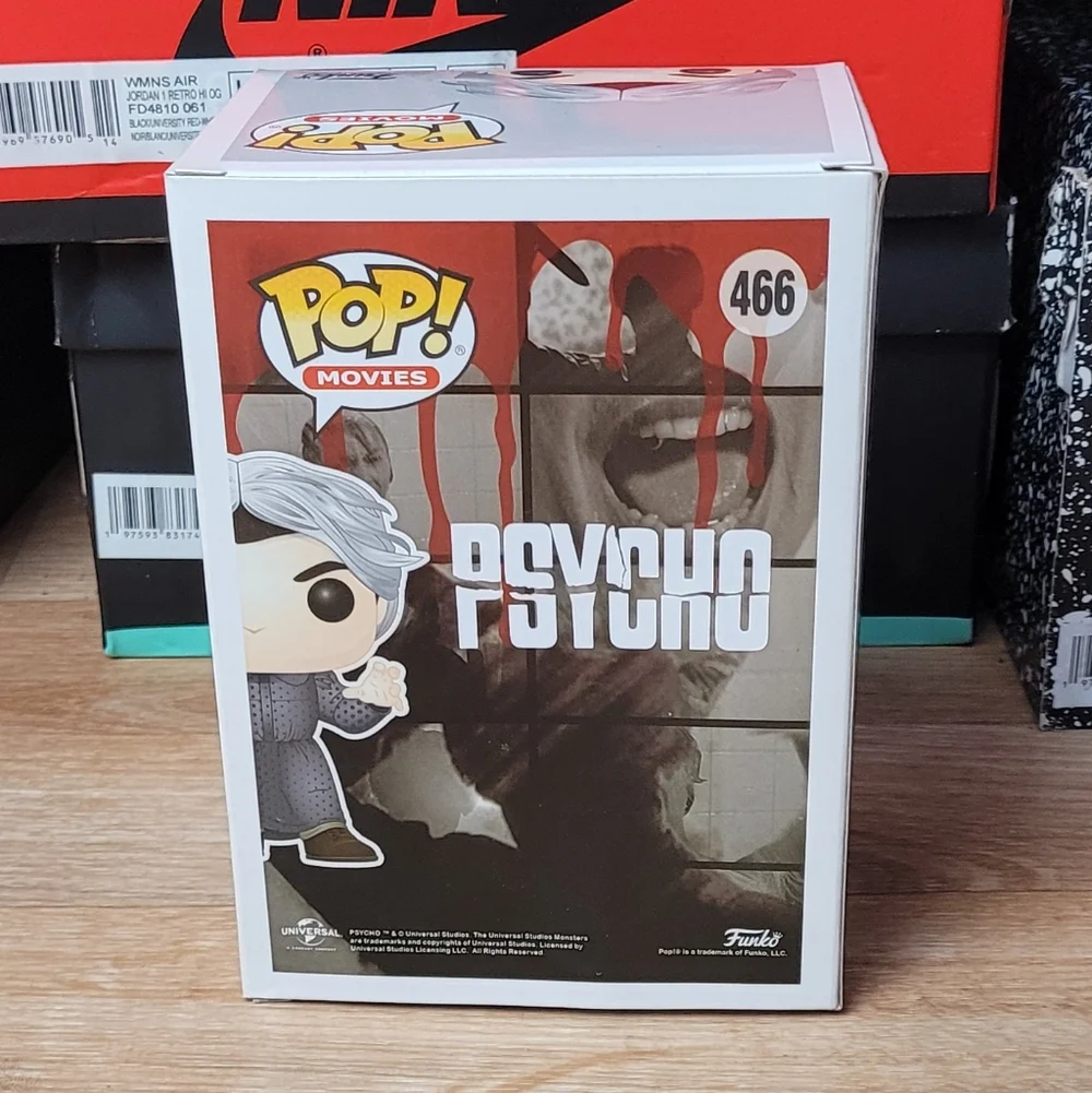 Funko Pop Vinyl #466 - Psycho Norman Bates w/ Box Protector (Alfred Hitchcock)