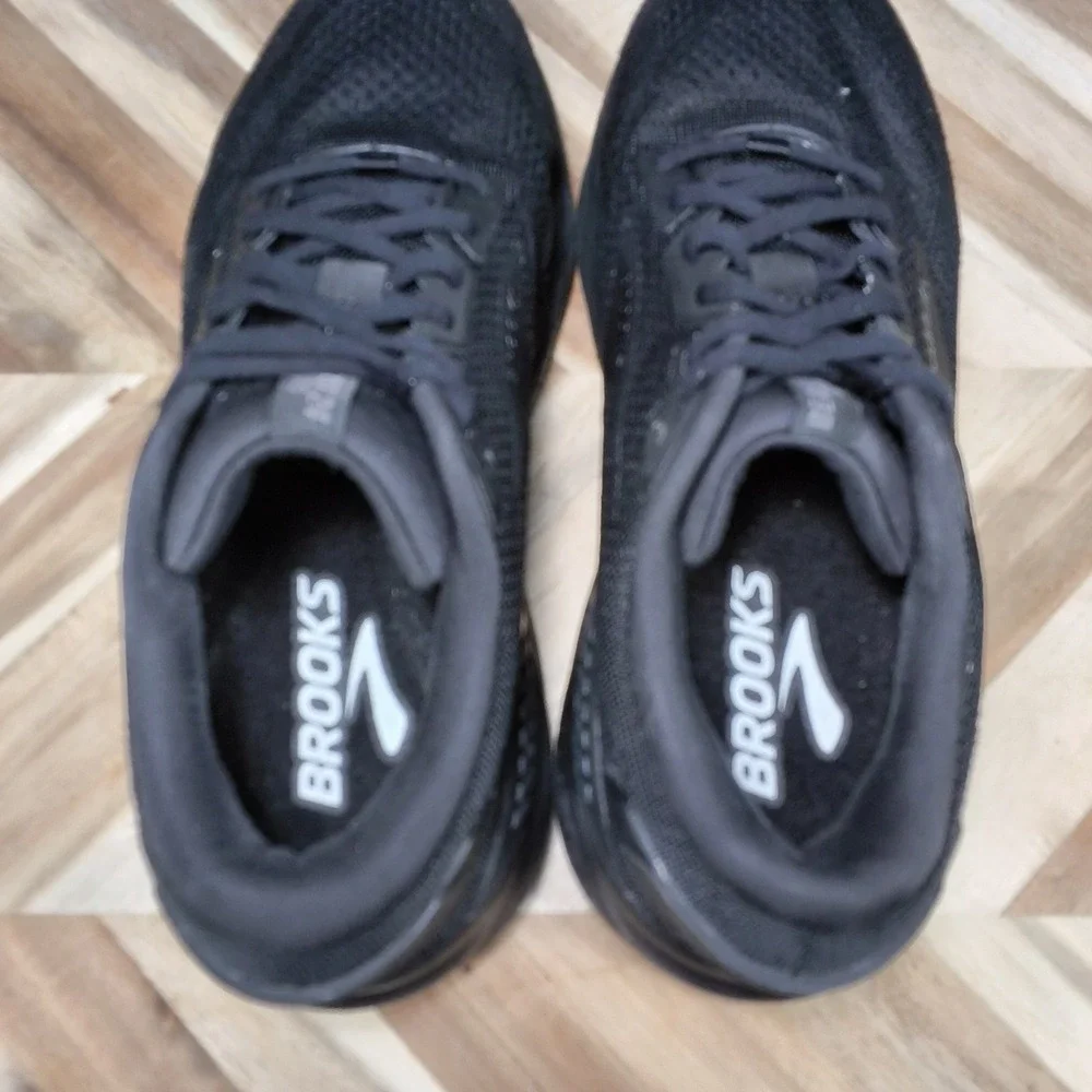 Brooks Beast GTS 24 Mens 10 D Running Shoes Black Black 1104251D020  Comfort