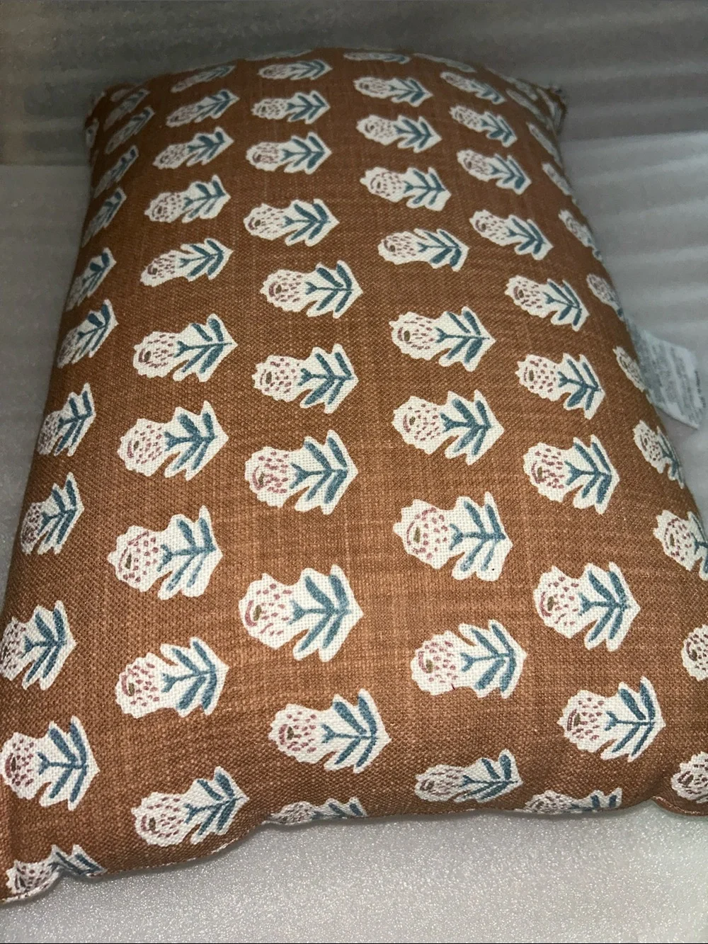 Threshold lumbar throw
