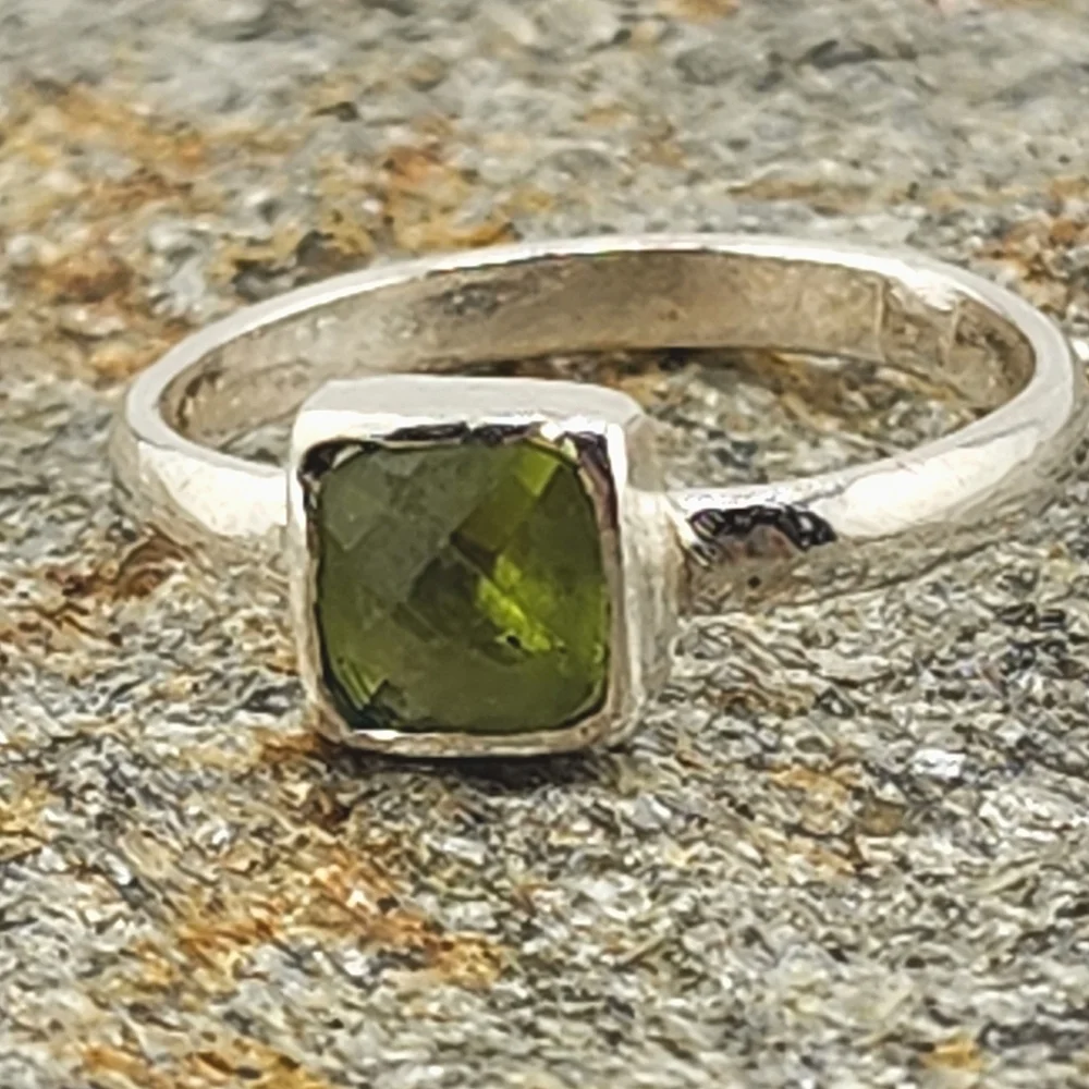 PERIDOT ROSECUT SOLITARY RING HANDMADE IN STERLING SILVER METAL SIZE 7.5
