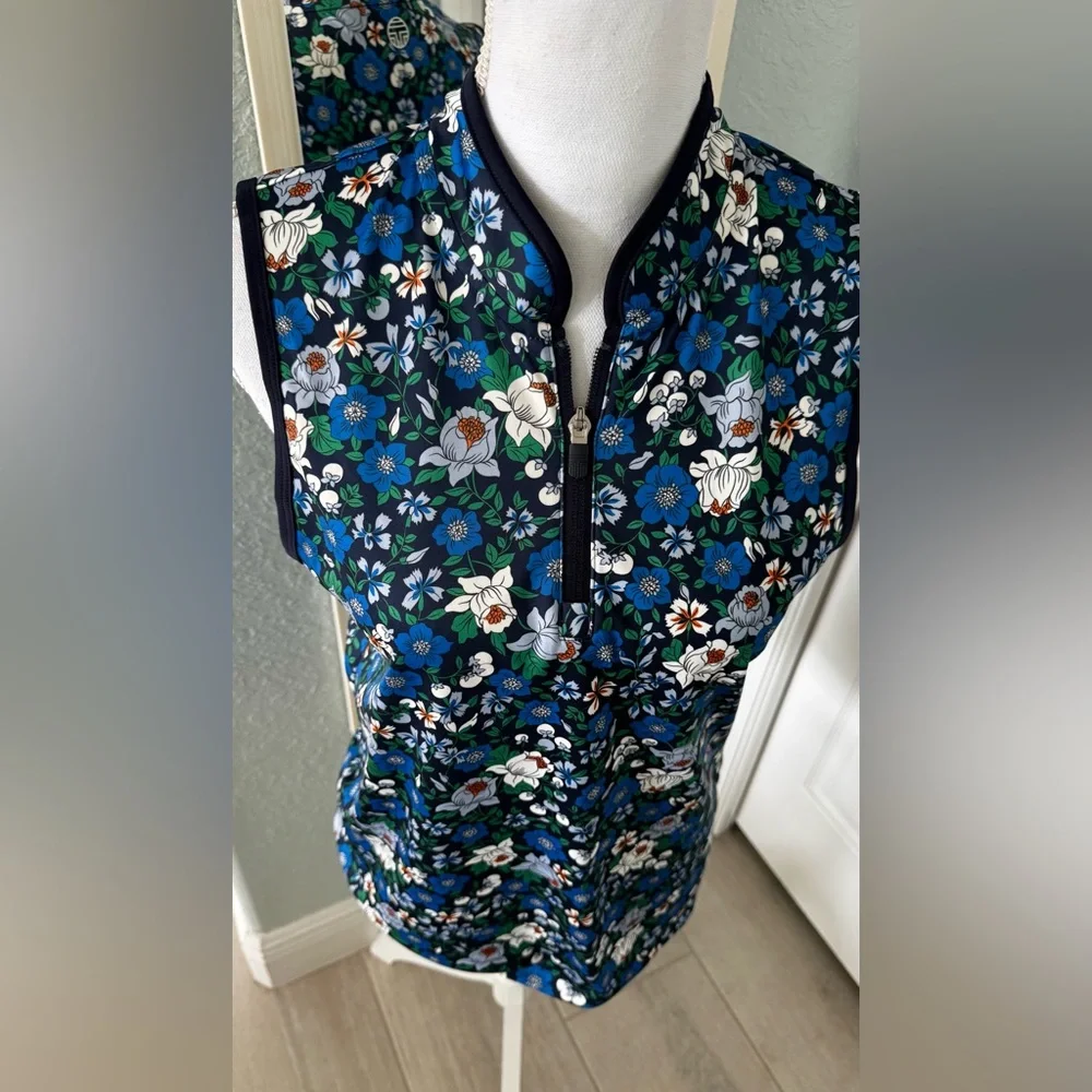 Sleeveless Floral Zip Mock-Neck Top in Navy/Blue