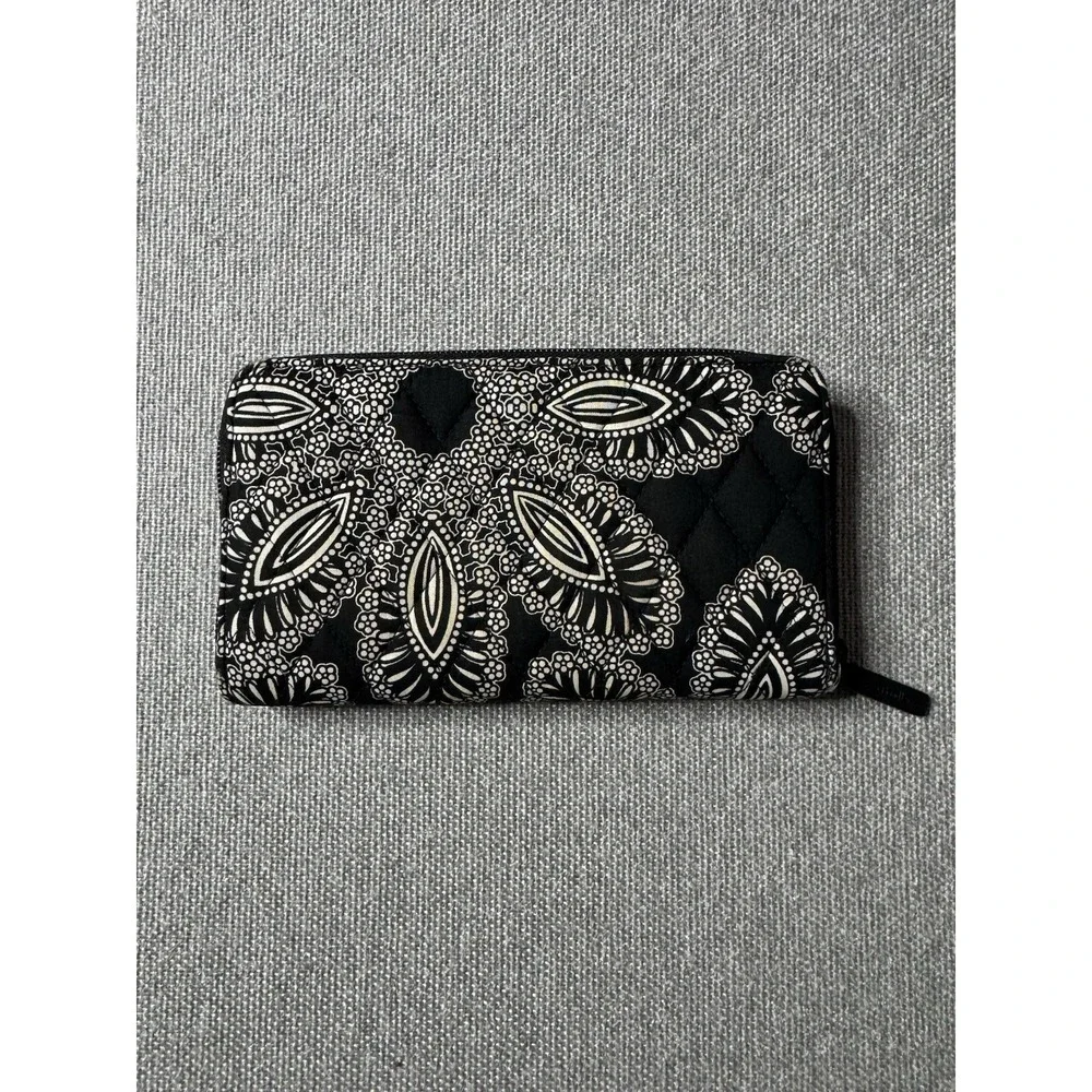 Vera Bradley Women's Large Zip-Around Wallet Black & White Blanco Bouquet