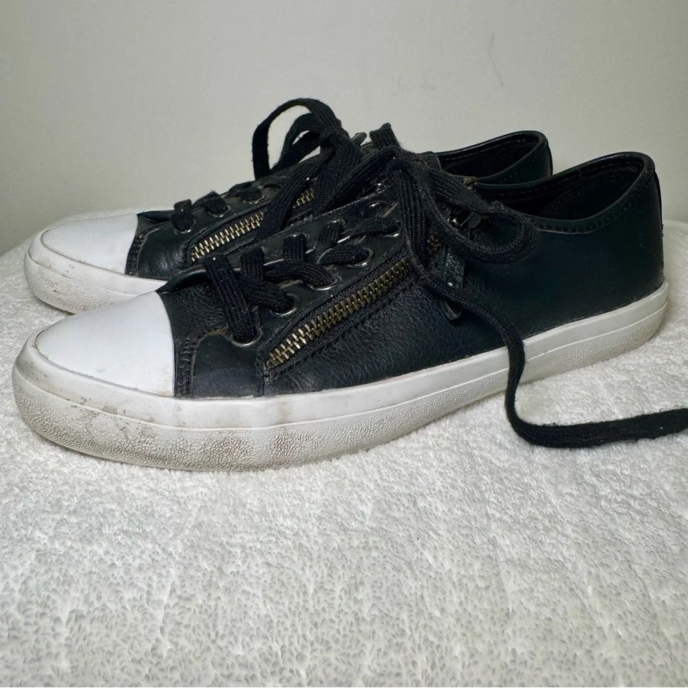 Coach Women’s Empire black and white‎ leather sneakers with zipper detail size 8