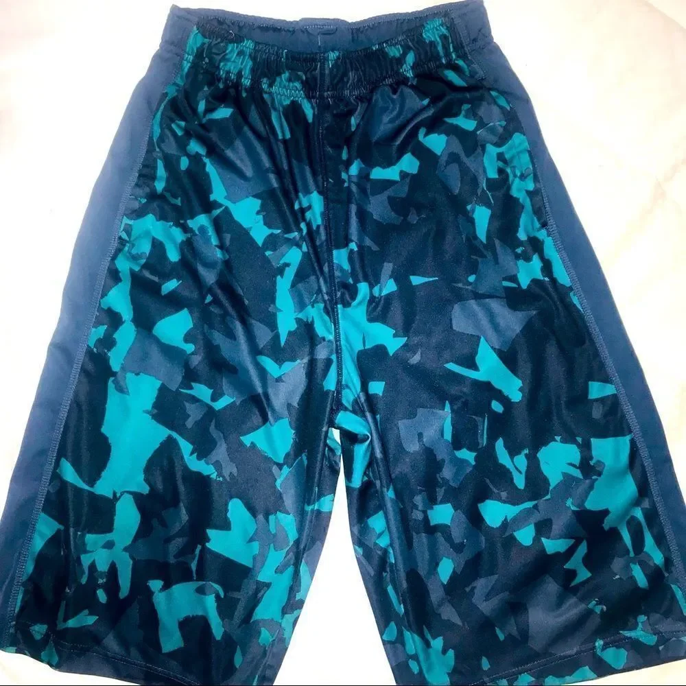Nike basketball shorts in size boys XL