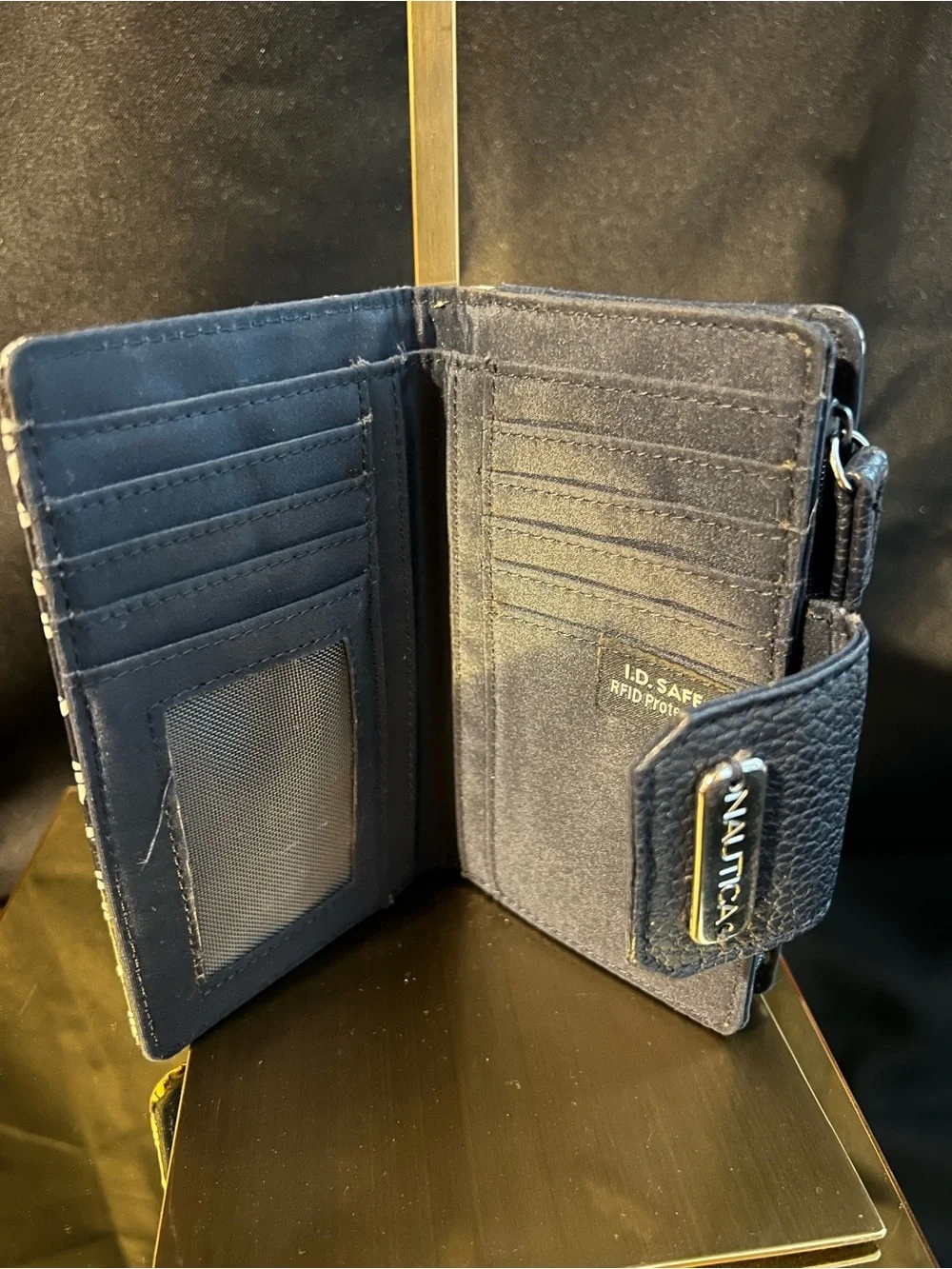 Nautica wallet white