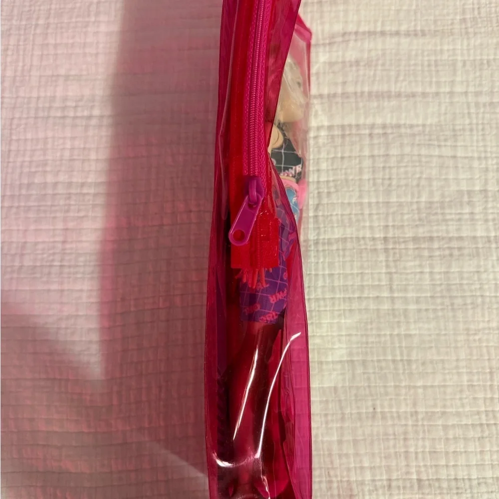 Barbie Fashionistas 202 Curvy Girl Power Outfit HJT01 Mattel Blonde Hair Zip Bag