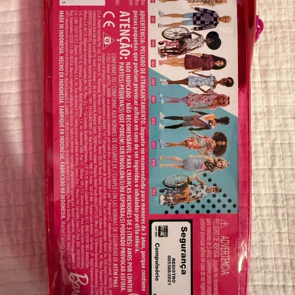 Barbie Fashionistas 202 Curvy Girl Power Outfit HJT01 Mattel Blonde Hair Zip Bag