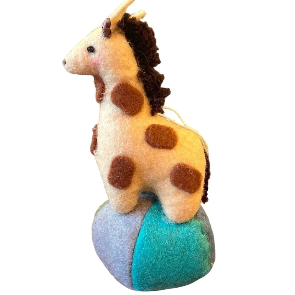 Heart Felts Ornament Midwest Of Cannon Falls Giraffe Circus Carnival Ball‎
