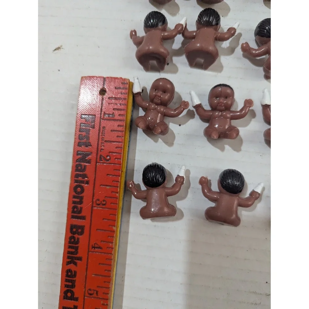 24 Piece Vintage Miniature Plastic Babies Brown Black Hair Baby Shower King Cake