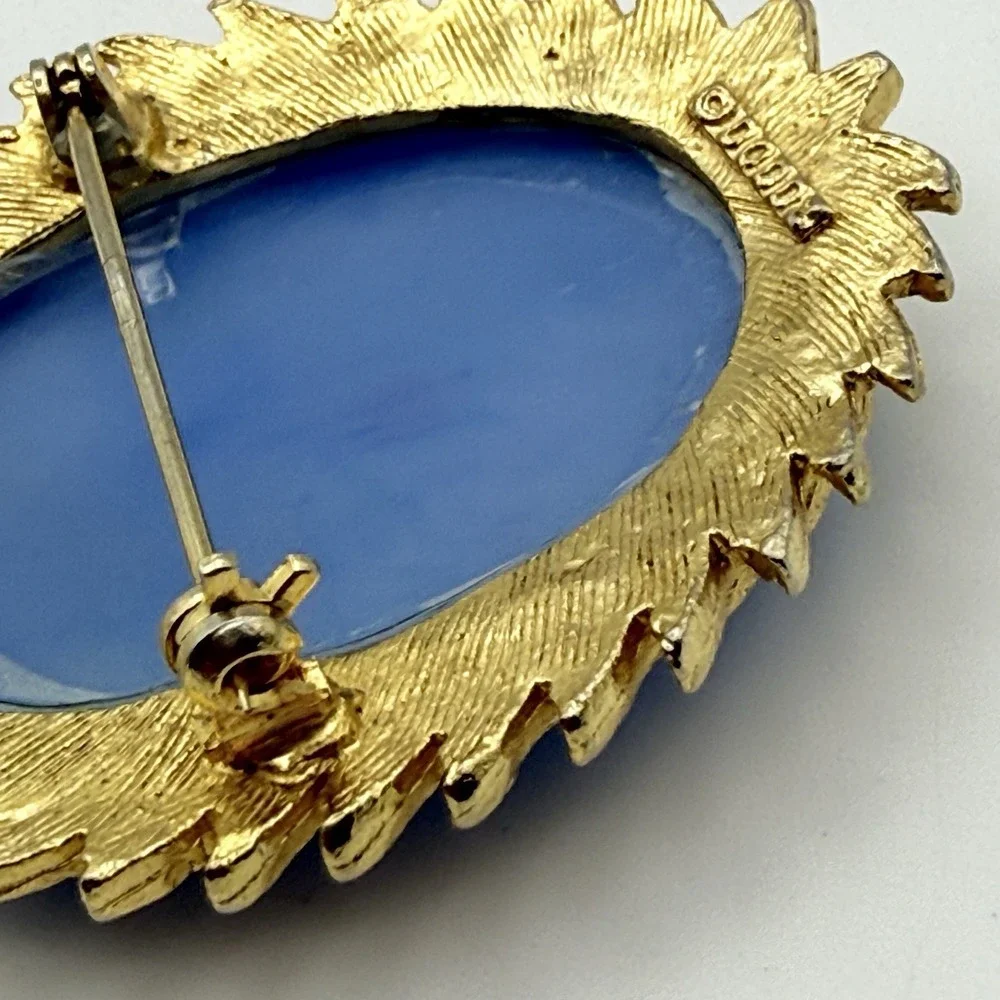 Dodds cameo brooch